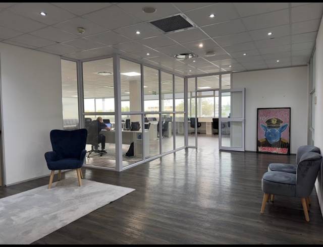 BUSINESS PROPERTY TO RENT IN CLAREMONT